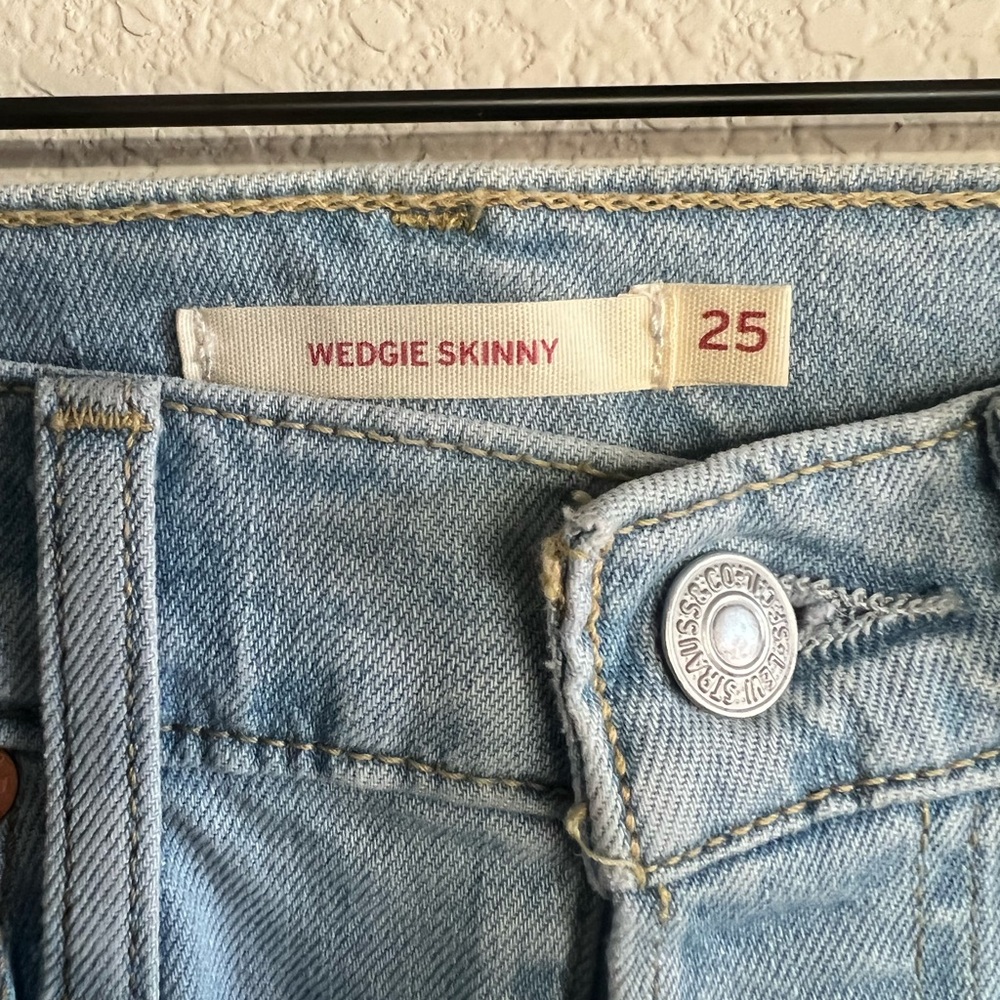 Levi’s wedgie skinny stretch light wash size 25 - Picture 6 of 10